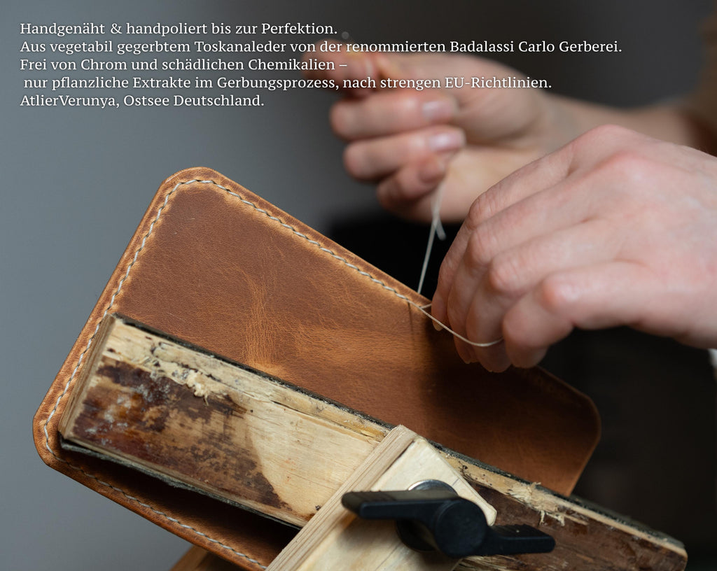 Hand-stitched Leather Case for Your Smartphone - iPhone Case, Every Stitch Sewn by Hand • iPhone Etui