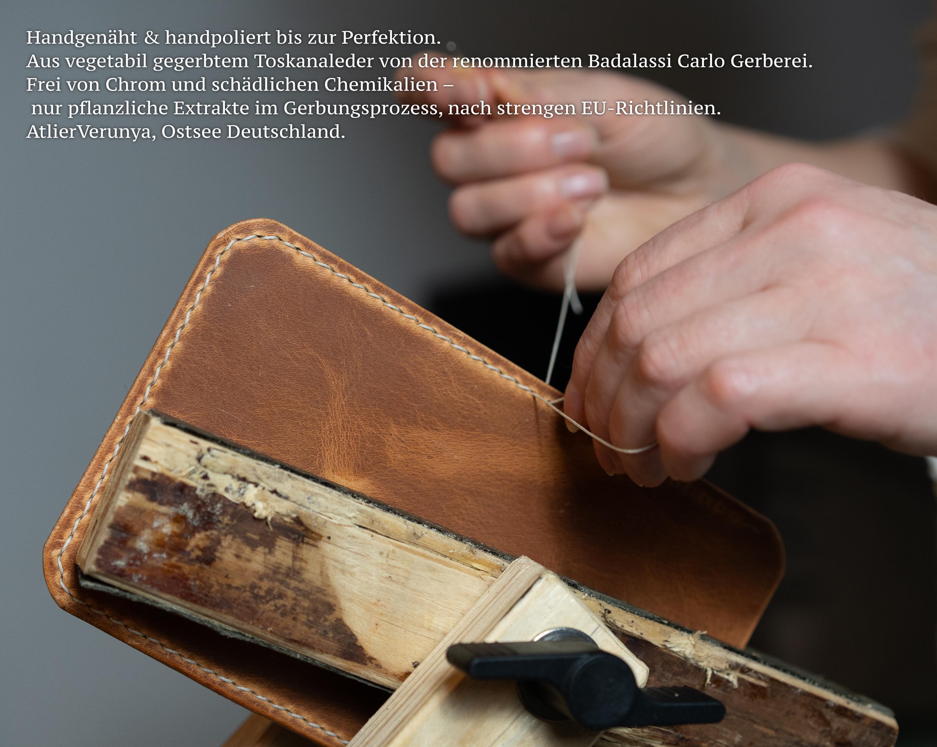Hand-stitched Leather Case for Your Smartphone - iPhone Case, Every Stitch Sewn by Hand • iPhone Etui