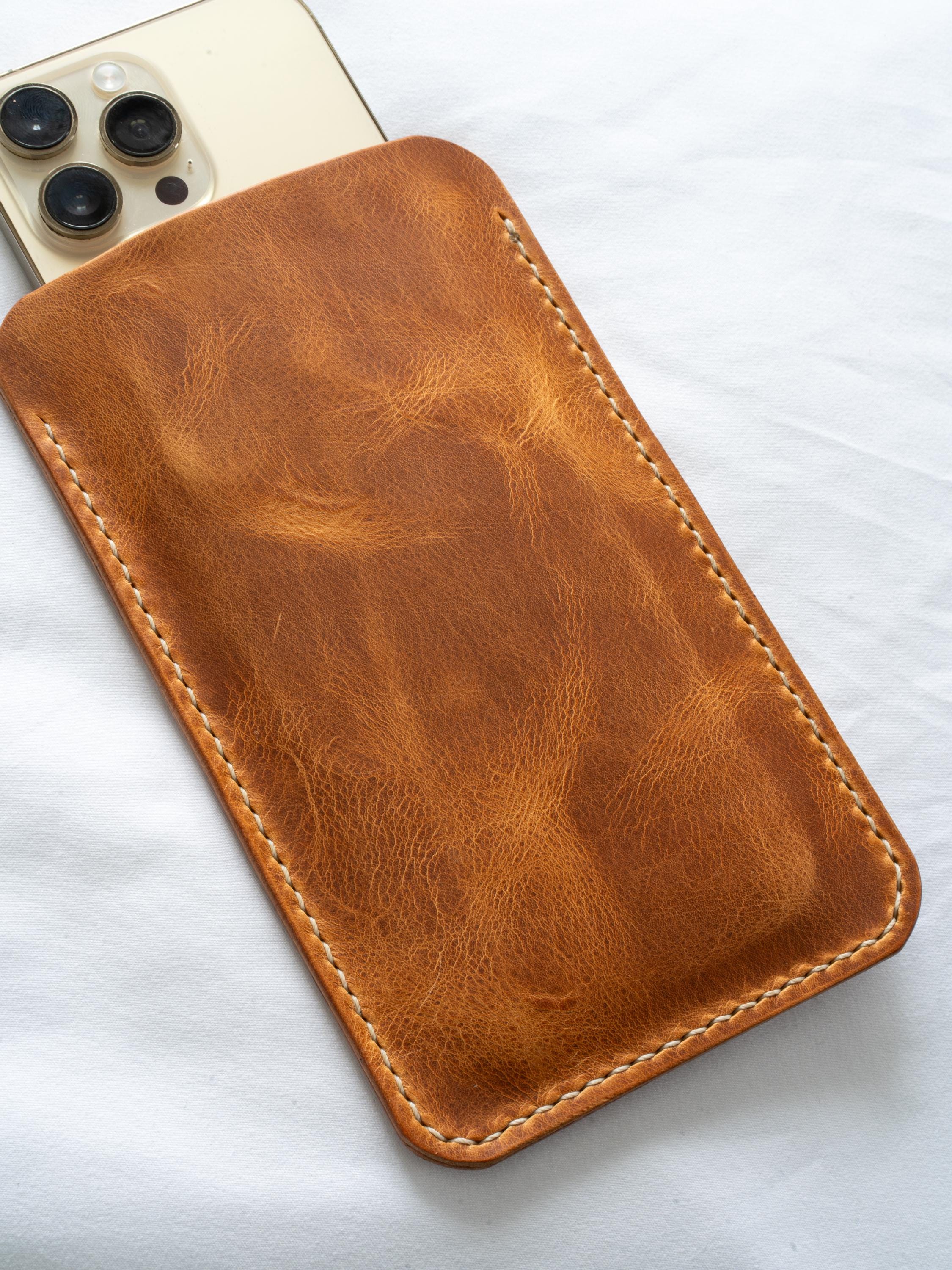 Hand-stitched Leather Case for Your Smartphone - iPhone Case, Every Stitch Sewn by Hand • iPhone Etui