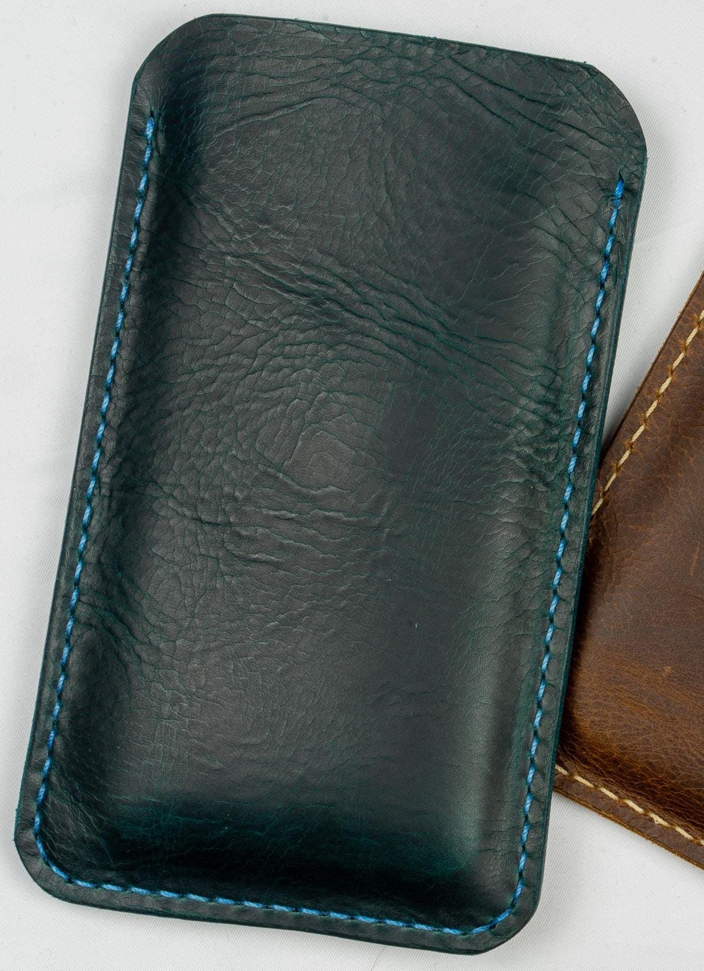 Hand-stitched Leather Case for Your Smartphone - iPhone Case, Every Stitch Sewn by Hand • iPhone Etui