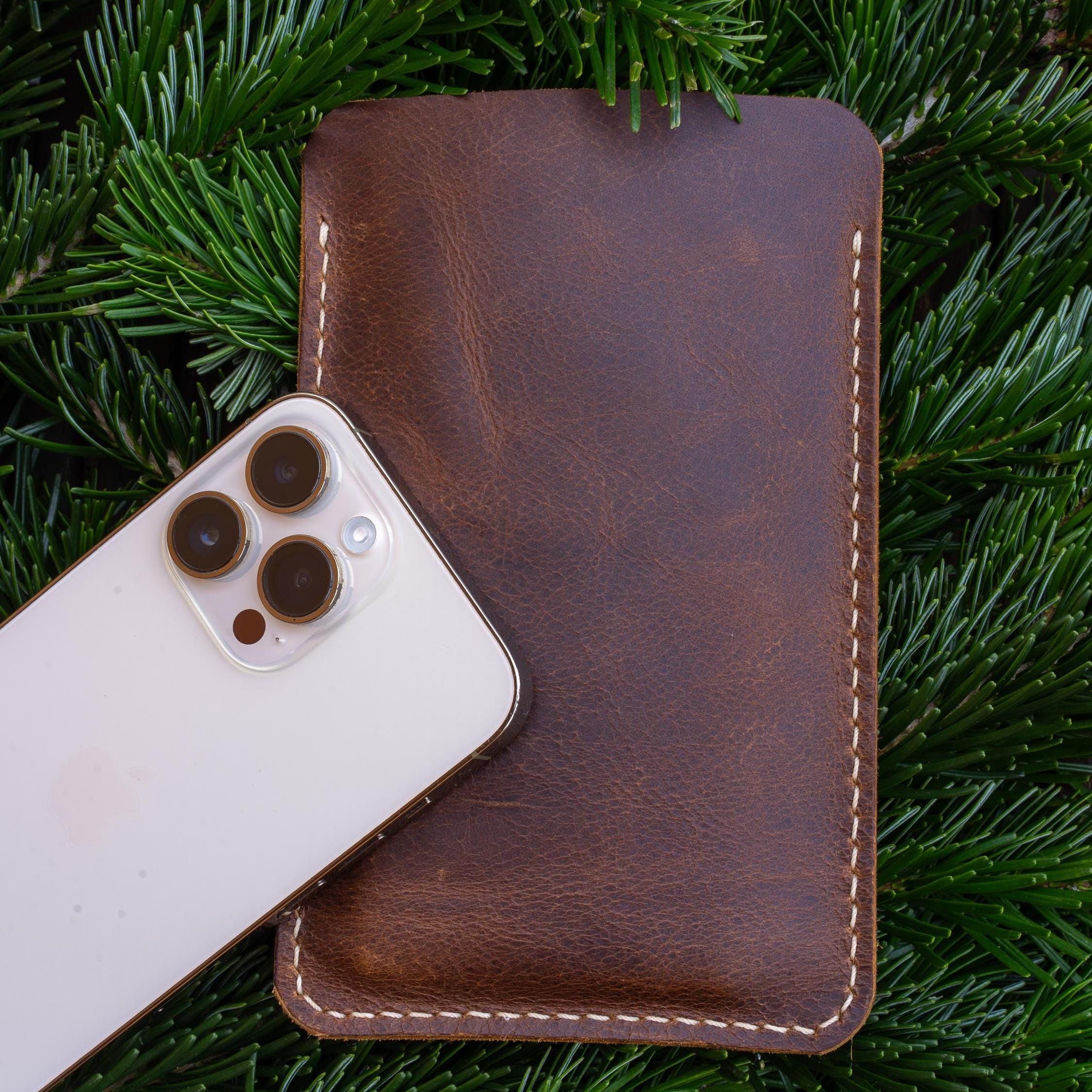 Hand-stitched Leather Case for Your Smartphone - iPhone Case, Every Stitch Sewn by Hand • iPhone Etui