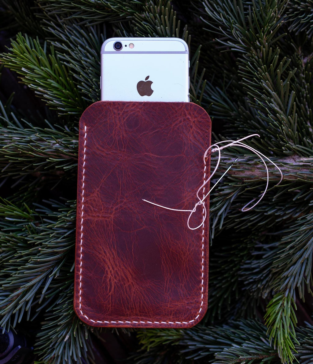 Hand-stitched Leather Case for Your Smartphone - iPhone Case, Every Stitch Sewn by Hand • iPhone Etui