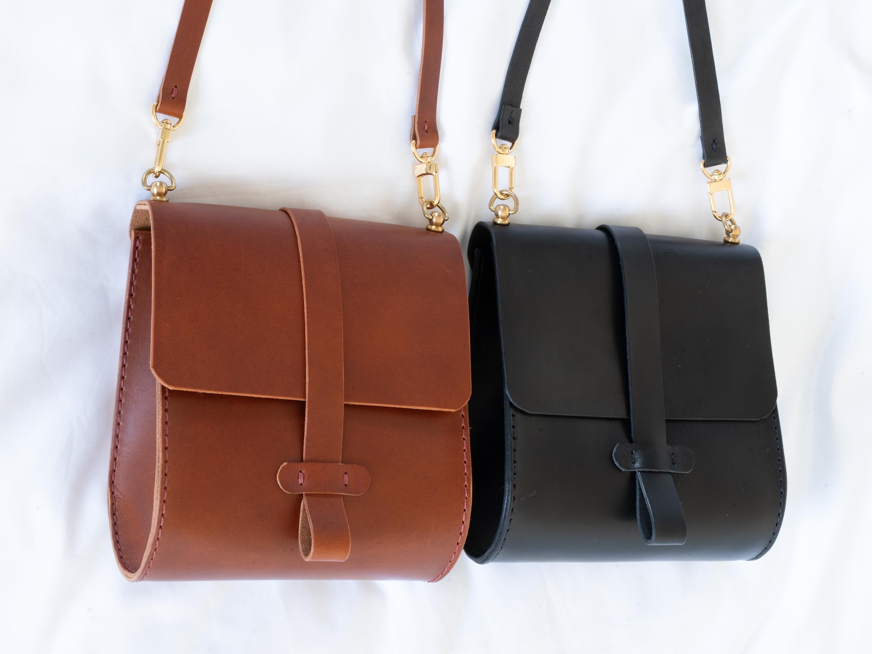 Handgenähte Leder-Crossbody Bag aus italienischem Veg-Tan-Leder | Individuell anpassbar