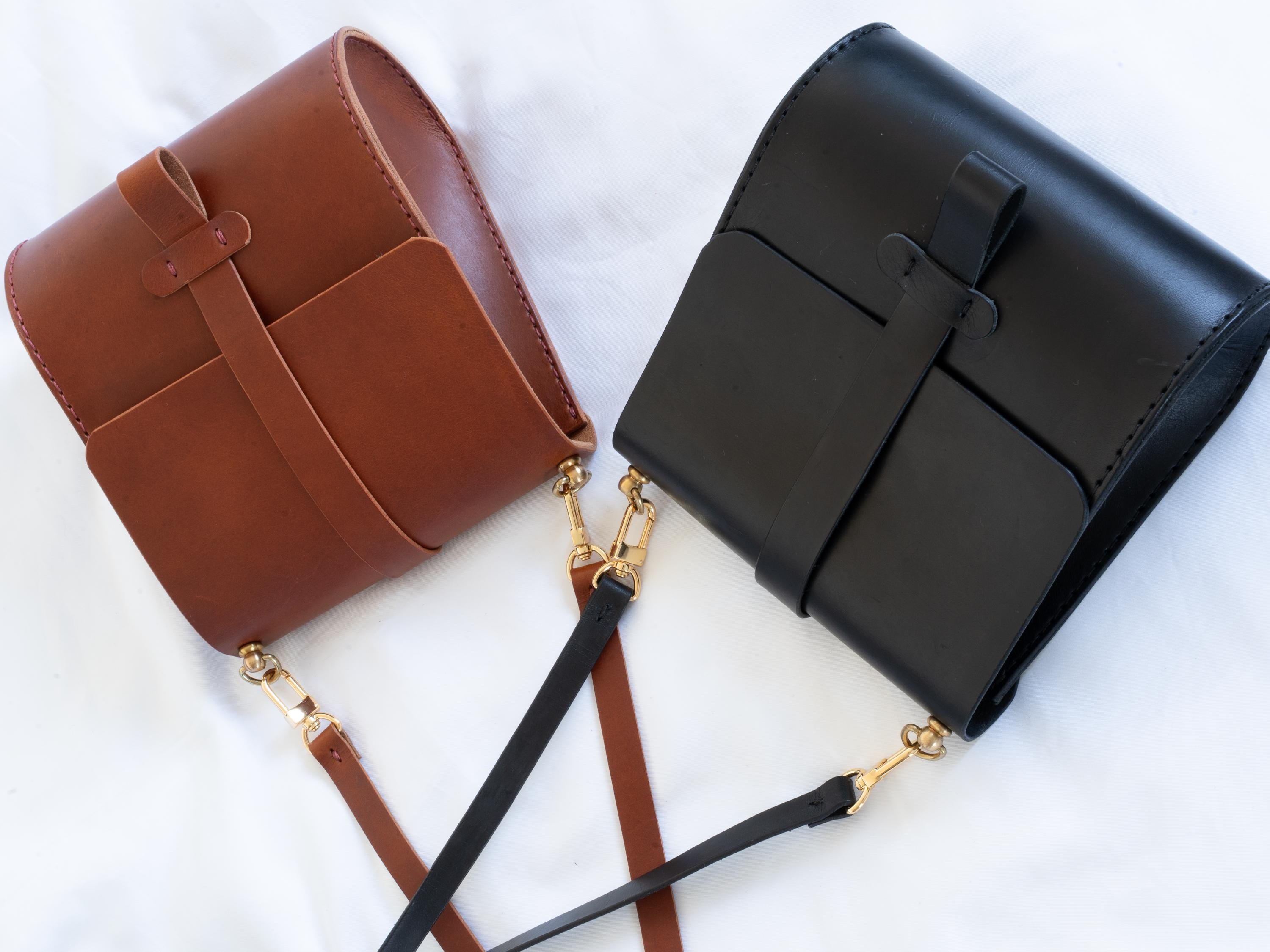 Handgenähte Leder-Crossbody Bag aus italienischem Veg-Tan-Leder | Individuell anpassbar