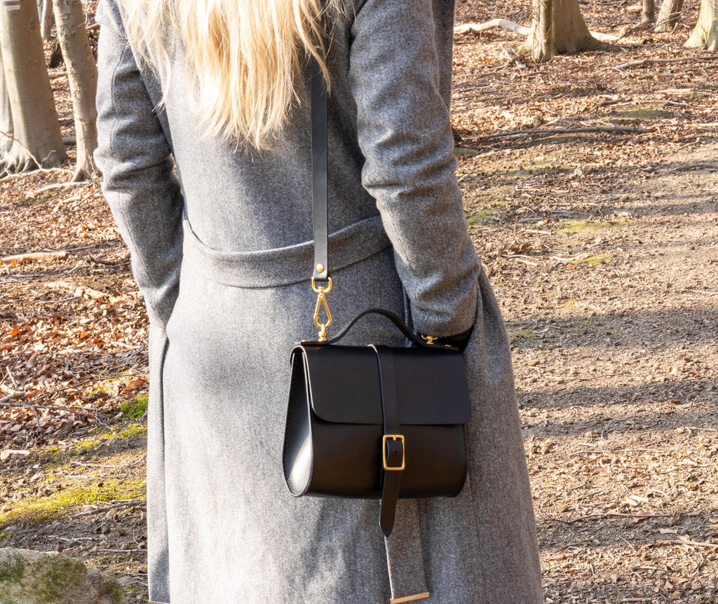 Handgenähte Leder-Crossbody Bag aus italienischem Veg-Tan-Leder | Individuell anpassbar
