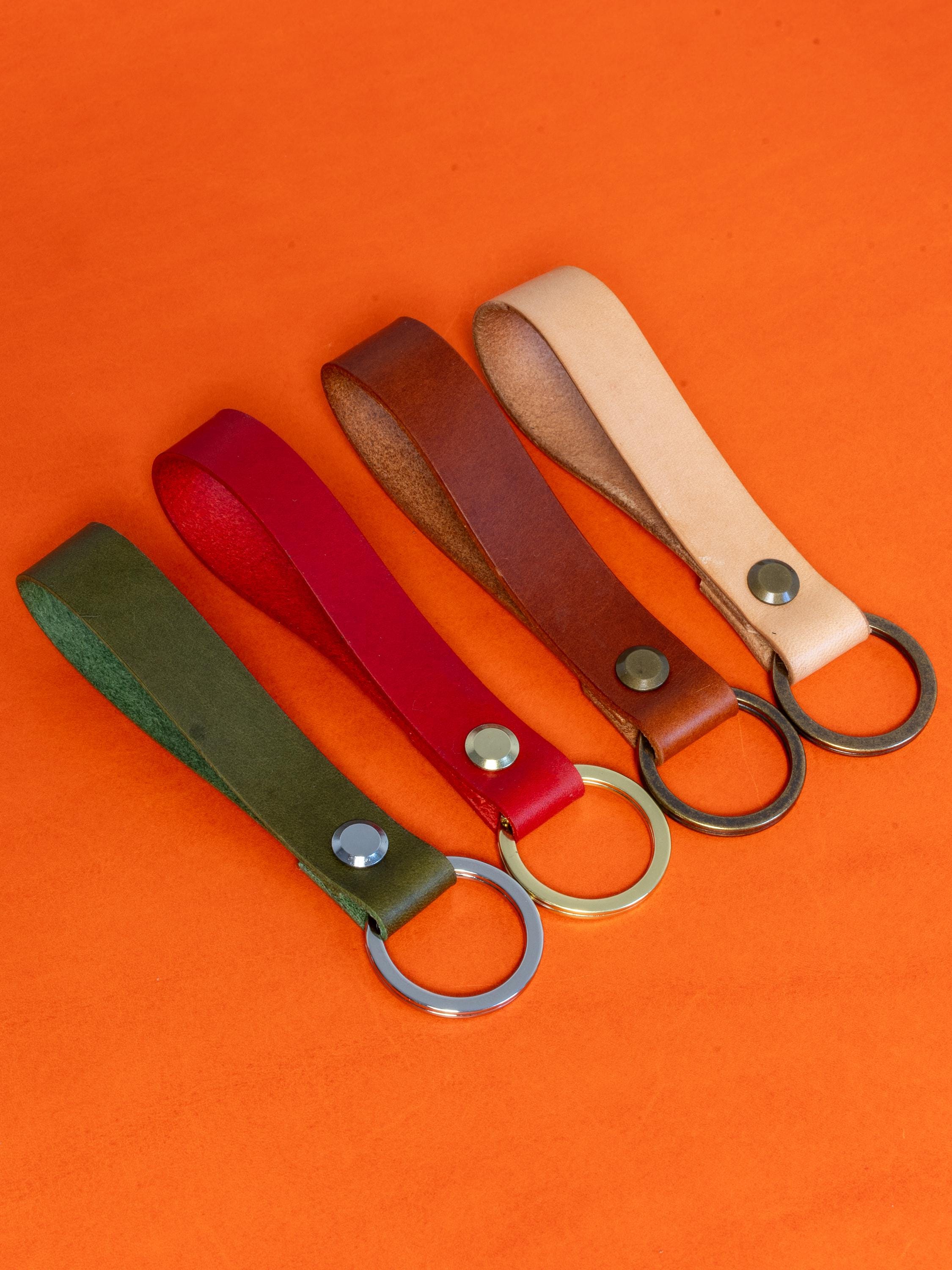 Handgemachter Leder Schlüsselanhänger personalisiert – Individuell graviertes Schlüsselband aus pflanzlichem Leder – Für Ihn, Papa, Ehemann
