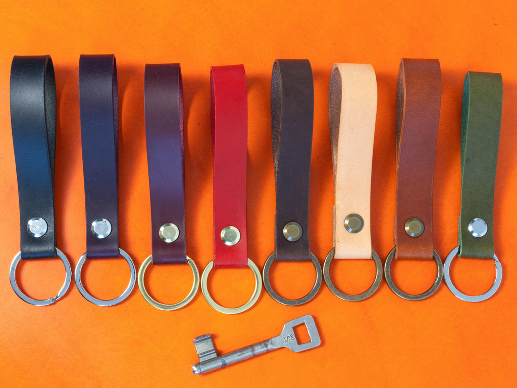 Handgemachter Leder Schlüsselanhänger personalisiert – Individuell graviertes Schlüsselband aus pflanzlichem Leder – Für Ihn, Papa, Ehemann