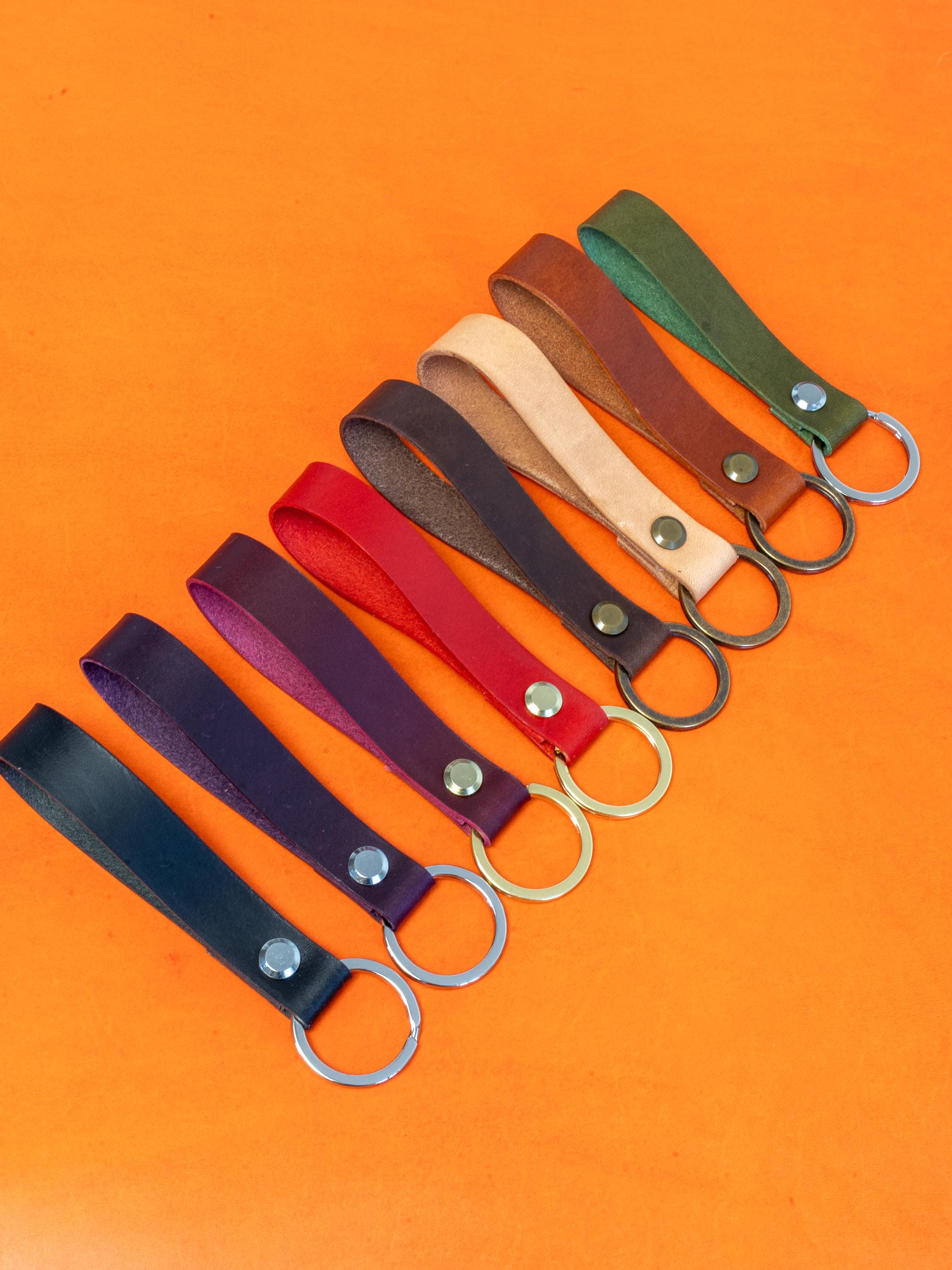Handgemachter Leder Schlüsselanhänger personalisiert – Individuell graviertes Schlüsselband aus pflanzlichem Leder – Für Ihn, Papa, Ehemann