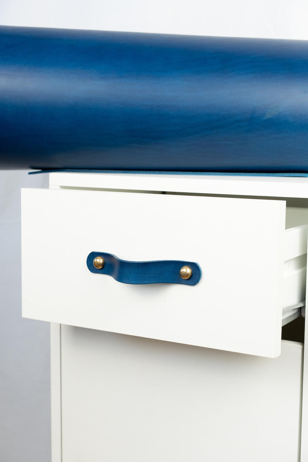 Handmade Leather Handles | Drawer Pulls & Cabinet Knobs | For IKEA Pax Kallax Hemnes | Vegetable Tanned Leather | Made in Germany