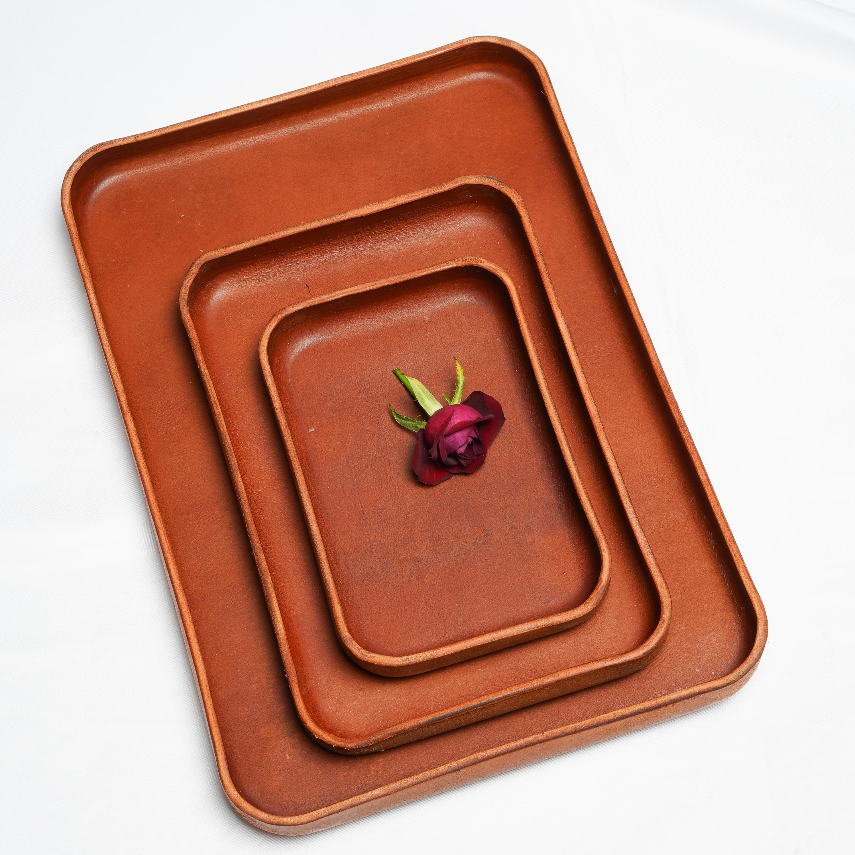 Handmade Leather Tray – Minimalist Catchall for Everyday Essentials