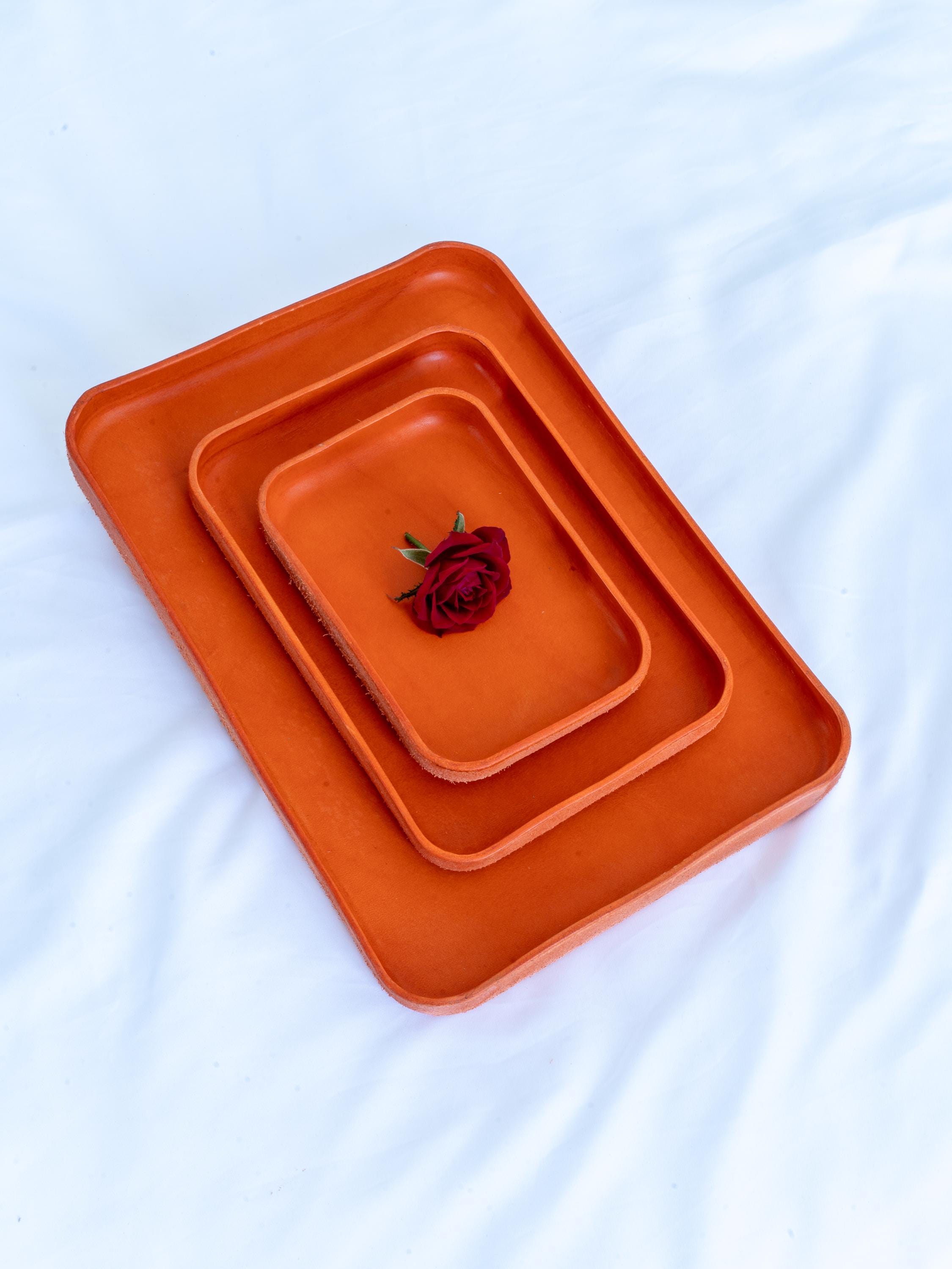 Handmade Leather Tray – Minimalist Catchall for Everyday Essentials