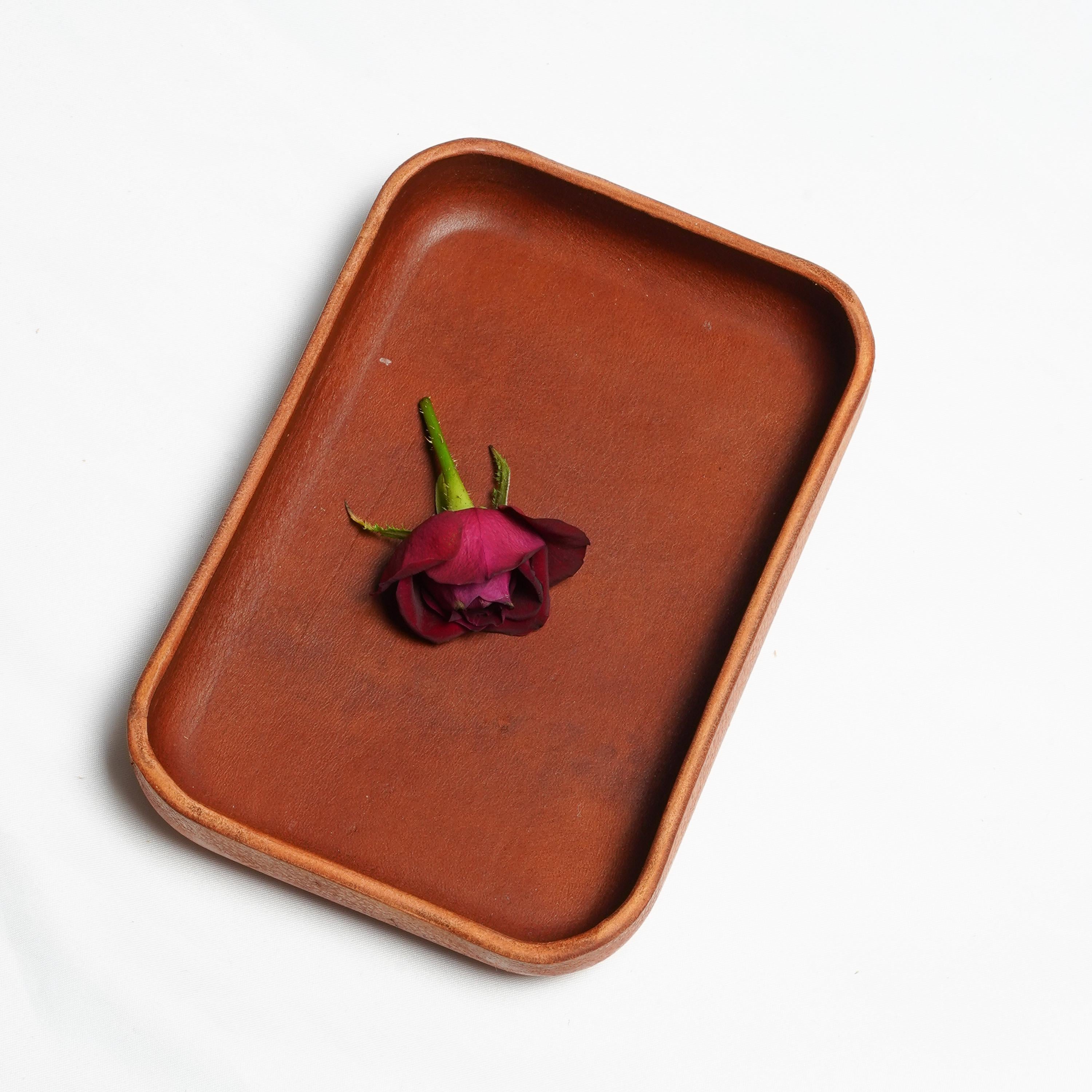 Handmade Leather Tray – Minimalist Catchall for Everyday Essentials