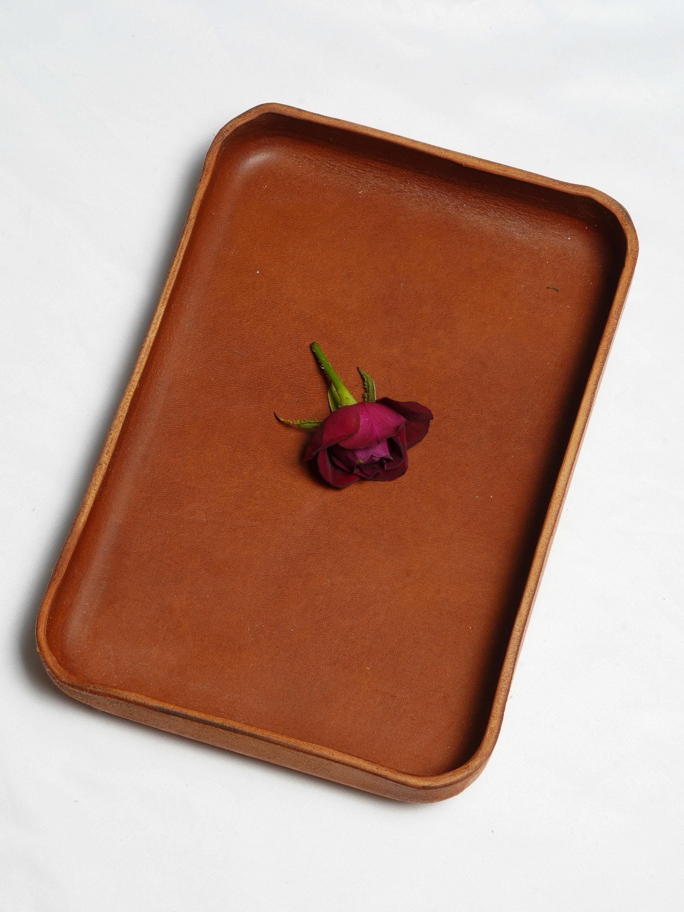 Handmade Leather Tray – Minimalist Catchall for Everyday Essentials