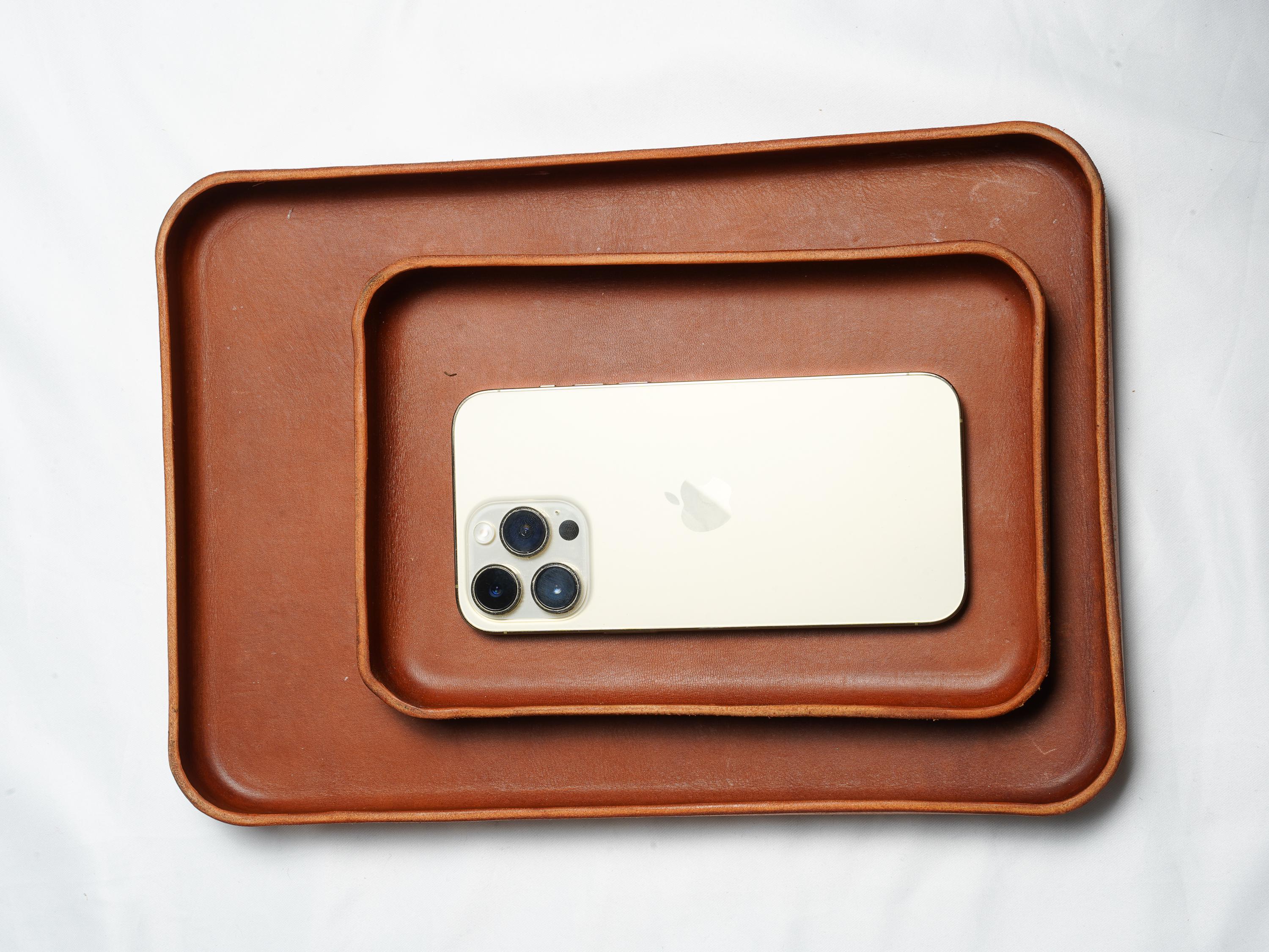 Handmade Leather Tray – Minimalist Catchall for Everyday Essentials