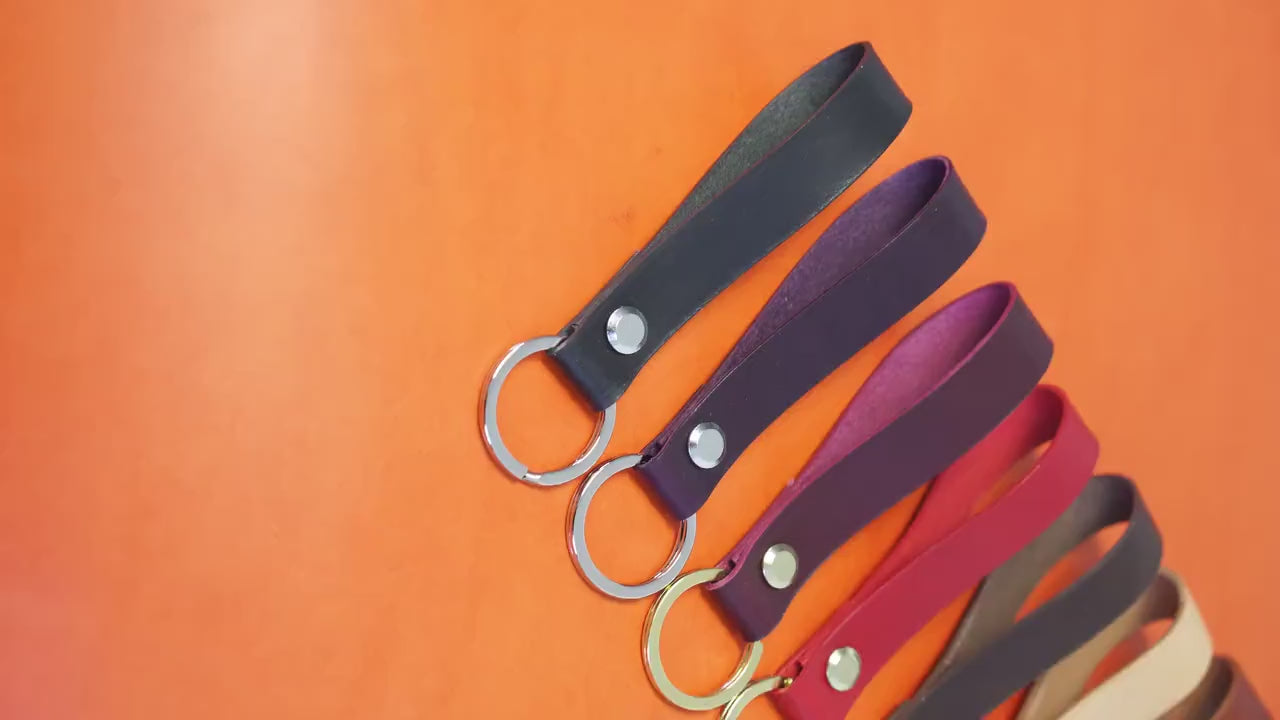 Handgemachter Leder Schlüsselanhänger personalisiert – Individuell graviertes Schlüsselband aus pflanzlichem Leder – Für Ihn, Papa, Ehemann