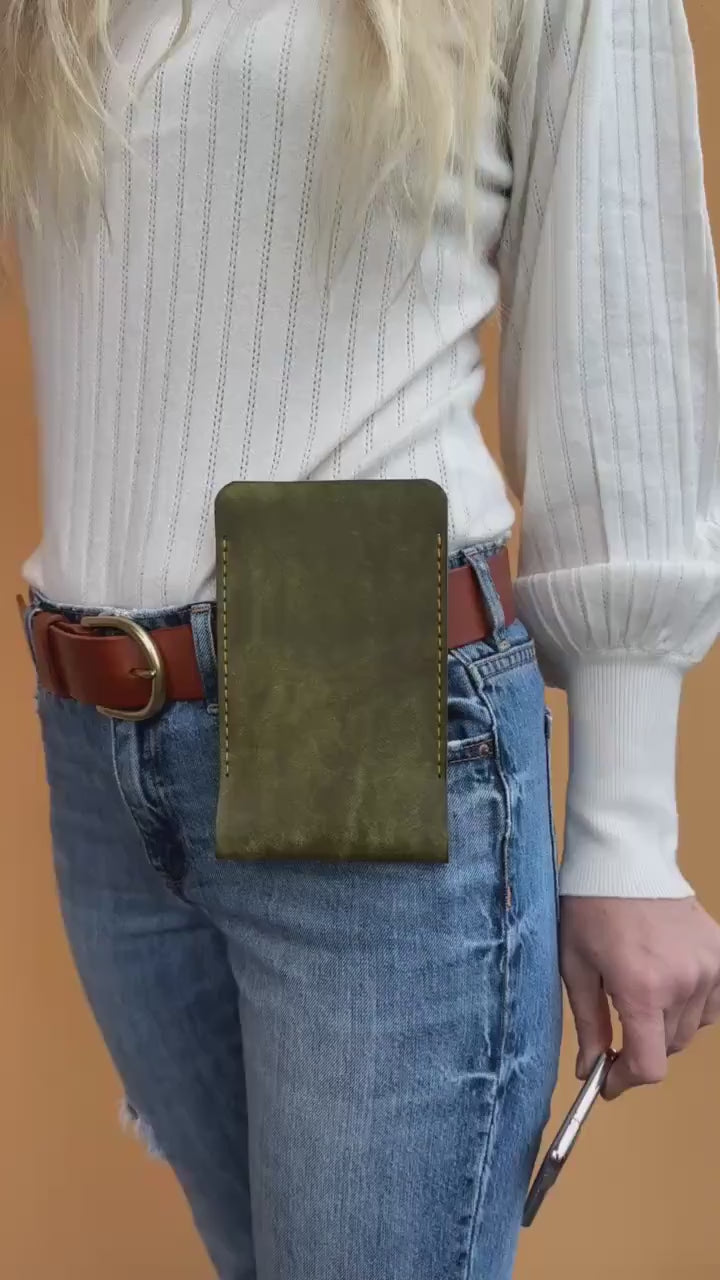 iPhone Belt Bag Handmade I vegetably tanned Leather Pouch I Hiking Accessory with Charging Port I Smartphones Belt Bag - Hand Stitched