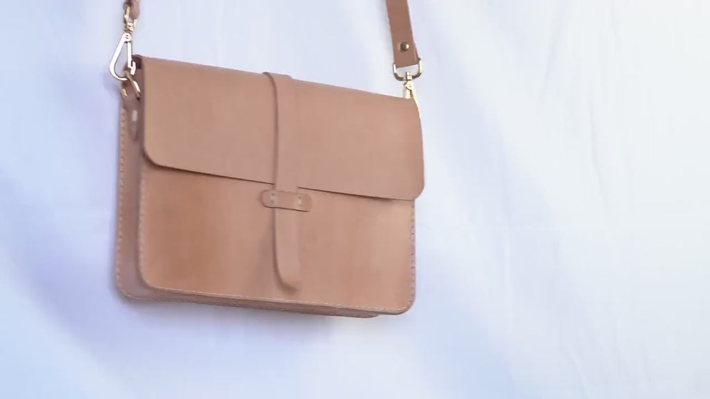 Handgenähte Leder-Laptoptasche aus italienischem Veg-Tan-Leder | Individuell anpassbar